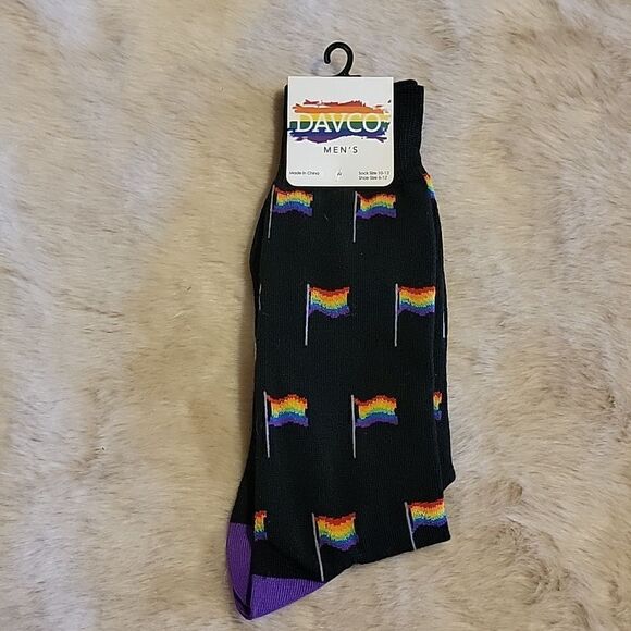 MEN'S DAVCO BLACK RAINBOW FLAGS CREW SOCKS, NEW! - Picture 1 of 4